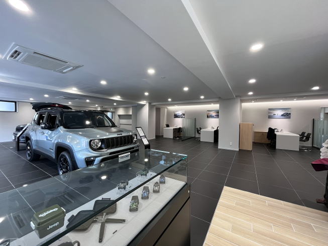 Jeep  Ota  Show  Room2